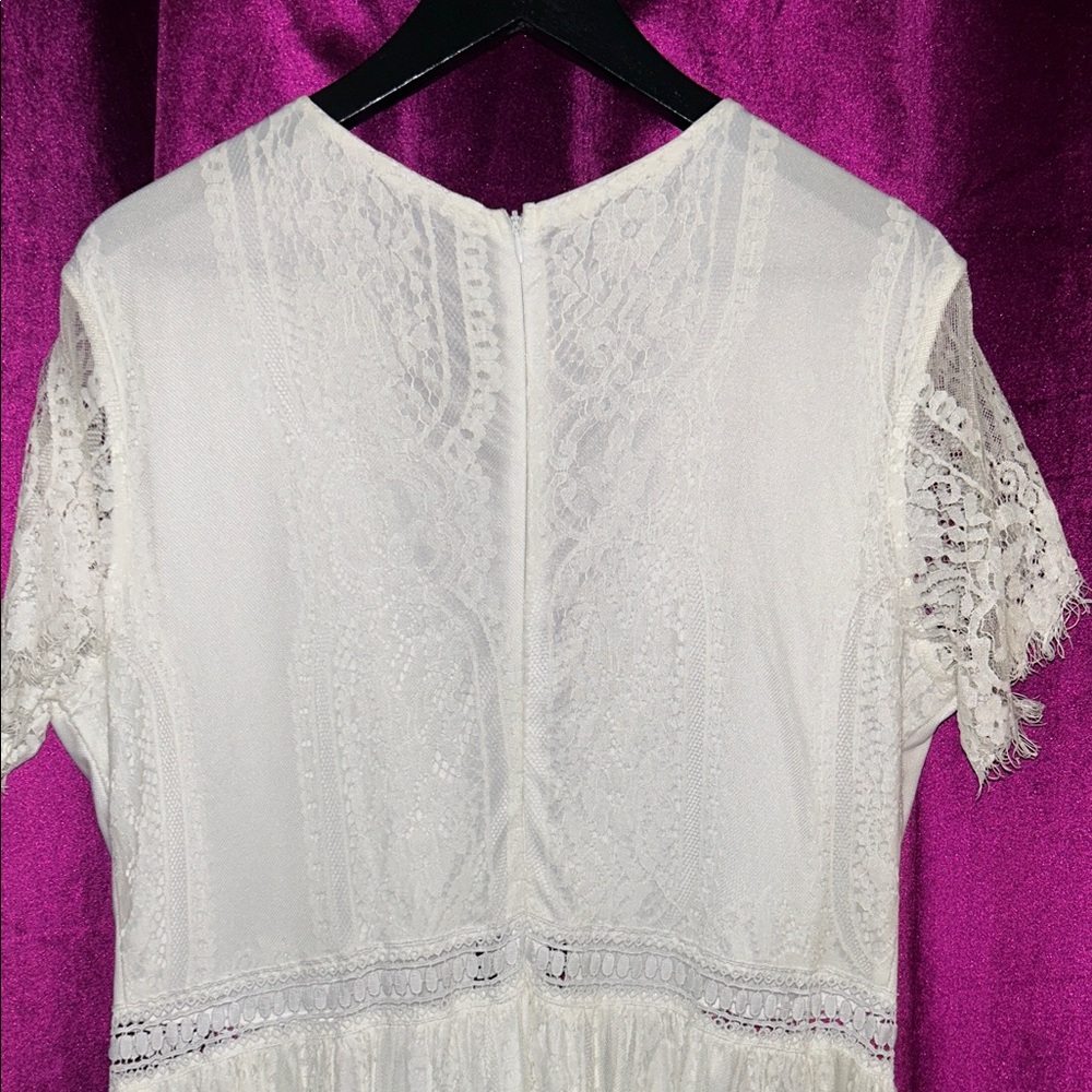 Chic Ivory Lace Wedding Dress - Picture 7 of 8
